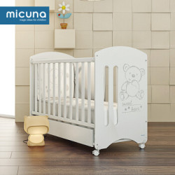 Micuna 欧式实木婴儿床