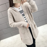 莉夏乐 2019春装新品针织衫女装连帽口袋纯色格子提花收带中长款开衫毛衣外套 MMHS3828 米咔 均码