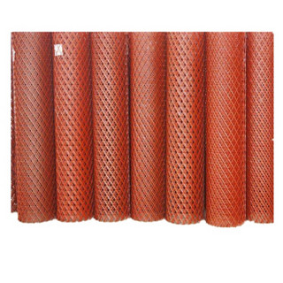 XINGHUA 菱形钢板网 果园围栏网 钢丝网防护网 红色铁丝网围栏 围栏隔离网 2*15m 60mm（网孔）每卷价格