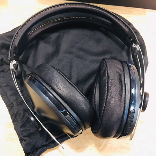 音质还可以，冬天还有保暖的功能。