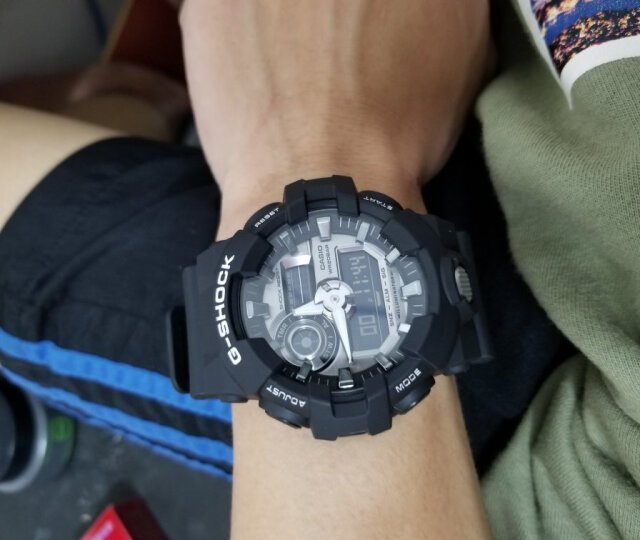 感觉还行吧，挺好看的，就是我手腕瘦感觉表