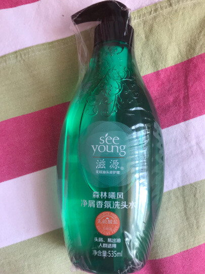 这款洗发水很好用，洗完头发很柔顺，控油效