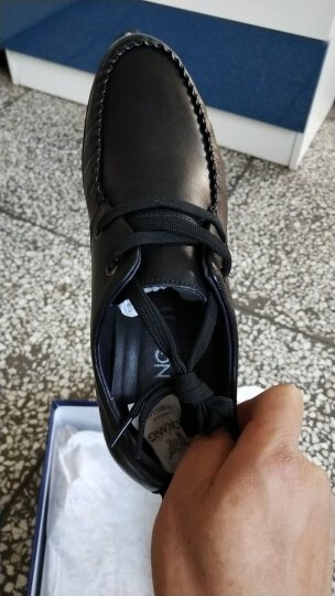 鞋底很软。穿着很舒服。