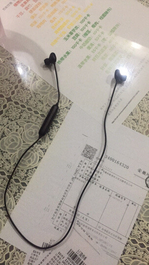 买了给老妈用的，这下再也不怕耳机被拔出了