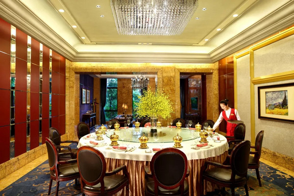 深圳隐秀山居酒店1晚套餐 含双人早餐+2张高尔夫练习场挥杆体验券等