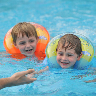 吉龙 儿童游泳圈蛇形游泳圈戏水玩具 M码彩色款（适用于6-18岁以上初学游泳、戏水）