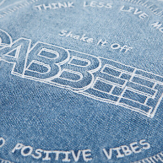 商品cabbeen 卡宾 字母绣花牛仔夹克衫纯棉修身破洞耐磨外套春秋 b