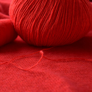 依尚 羊绒线 毛线 16/3中粗线 手编机织均可 婴儿宝宝毛线 围巾线M01 大红色