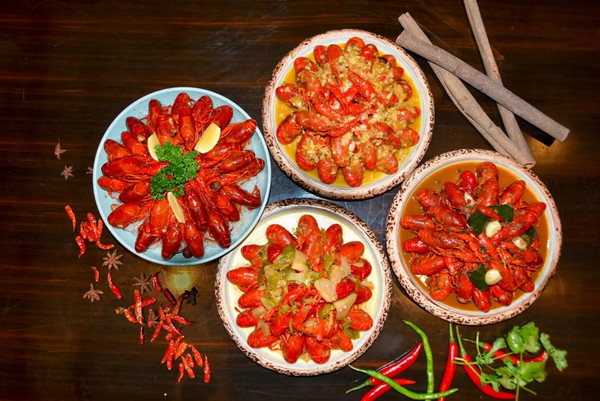 畅吃！4种口味小龙虾+数10海鲜刺身 上海环球港凯悦酒店自助晚餐