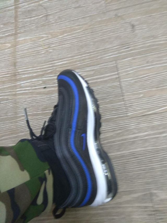 外观依然古典而时尚。气囊比较硬,毕竟是多