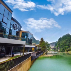宿景区内！张家界春秋布舍 路上国际度假酒店2晚+双早+双人接机