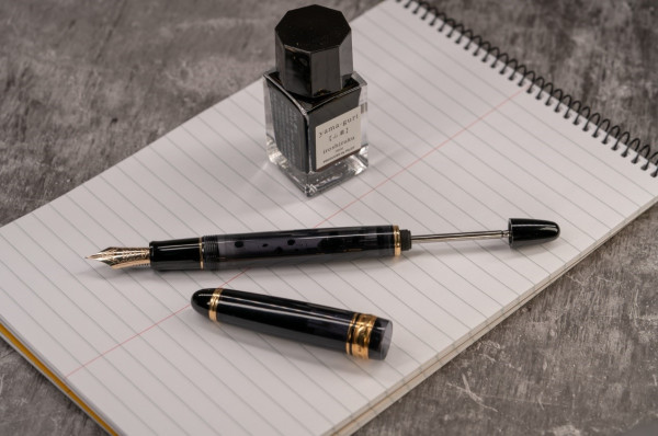 有趣精致的机械结构百乐custom823钢笔