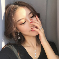 APM Monaco AE10043M 不对称母贝珍珠耳环女 气质时尚耳钉 耳坠原创设计感银首饰品
