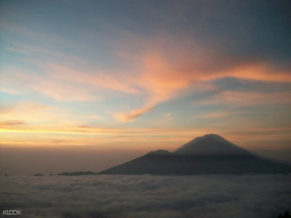 登上1717米山顶看日出！巴厘岛巴杜尔火山日出登山徒步