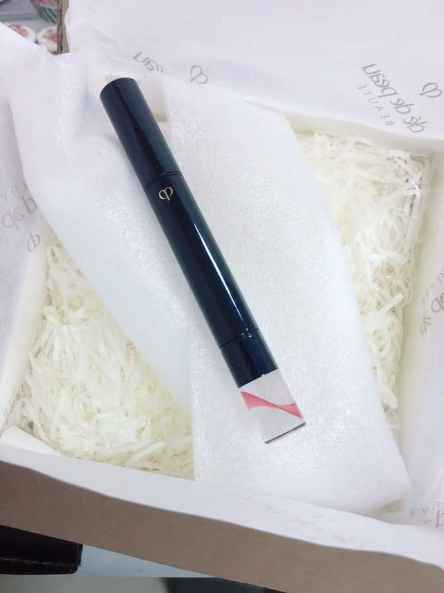 花漾的口红除了滋润,还有一股花香,秋冬用