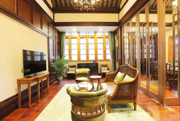 镇江西津渡书香府邸酒店1晚+双早+西津渡门票+金山寺门票2张/双人晚餐