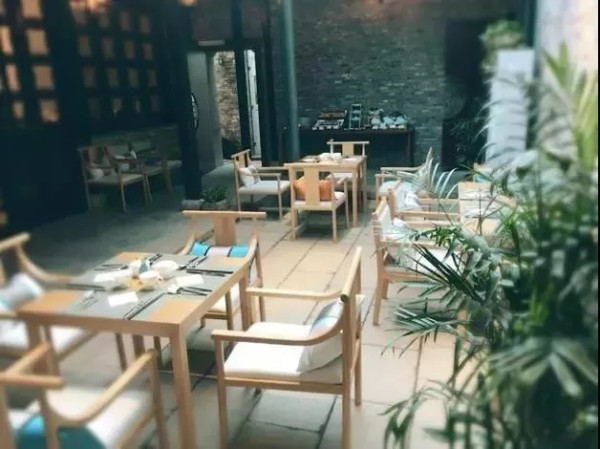 镇江西津渡书香府邸酒店1晚+双早+西津渡门票+金山寺门票2张/双人晚餐