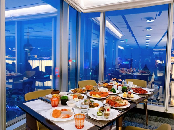 56层270°江景View，畅吃波龙，前菜甜品藏龙卧虎！上海金茂君悦大酒店双人自助晚餐