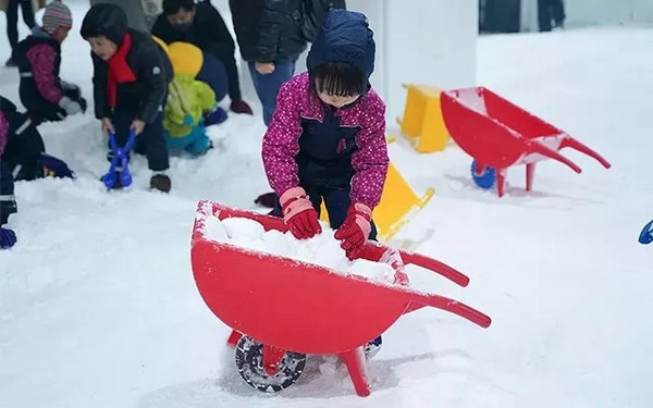 当地玩乐：3000㎡冰雪乐园天天下真雪，带娃一秒入雪国！苏州艾瑞克冰雪仙境乐园门票