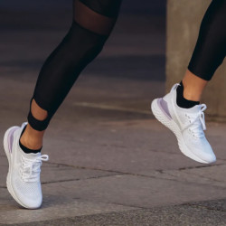 耐克 NIKE EPIC REACT FLYKNIT 2 女子跑步鞋 BQ8927-101