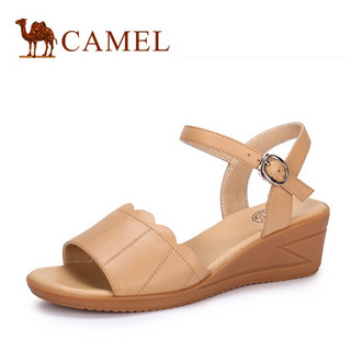 骆驼（CAMEL） 女士 惬意柔软牛皮荷叶边坡跟搭扣凉鞋 A92561615 杏色 40