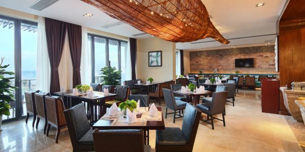 惠东屿海云天假日酒店1-2晚+海鲜自助晚餐+无限次UFO室外泳池