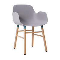 百思宜 现代简约创意设计师椅子洽谈桌椅实木塑料靠背扶手餐椅 大嘴椅 小户型餐厅家用 浅灰色