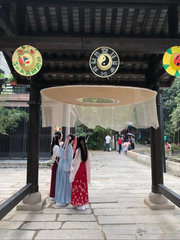 房间自带滑梯,畅玩37000㎡农场!深圳小凉帽之家酒店1晚套餐