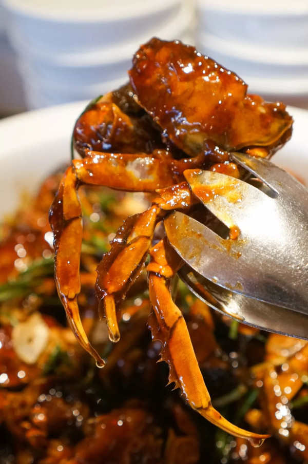 大闸蟹+海胆畅吃!蟹宴日料双主题自助!上海漕河泾万丽酒店自助晚餐