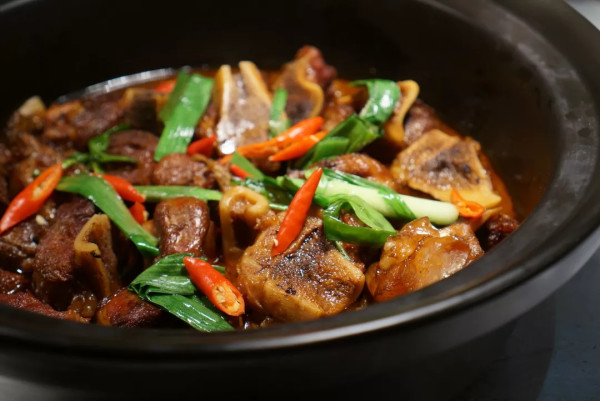 大闸蟹+海胆畅吃!蟹宴日料双主题自助!上海漕河泾万丽酒店自助晚餐