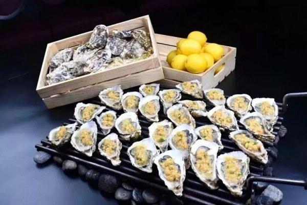 周末不涨价!无锡城中皇冠假日酒店1晚套餐(2大1小早餐+晚餐)