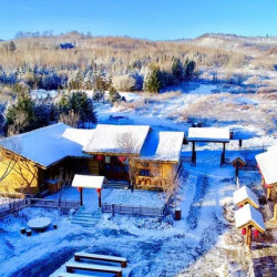 长白山鲁能原乡民俗酒店1-2晚+2大1小滑雪+2大1小雪娱+雪场接送