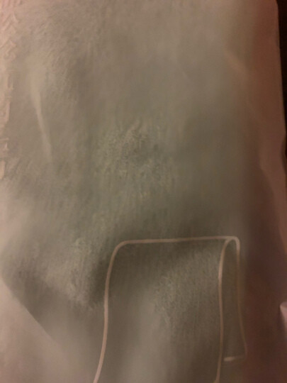 毛巾挺厚实的，稍微有点长，还没有发现掉色