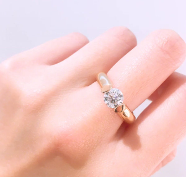 没有戒爪镶嵌的鬼斧神工niessing钻戒