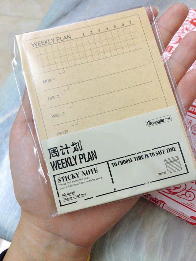 纸质不错，用钢笔写字不渗透。虽然是牛皮色