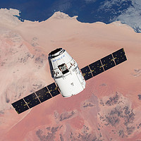 高端秀：SpaceX 龙飞船5天往返太空游  4人成团 2021年末-2022年中出发