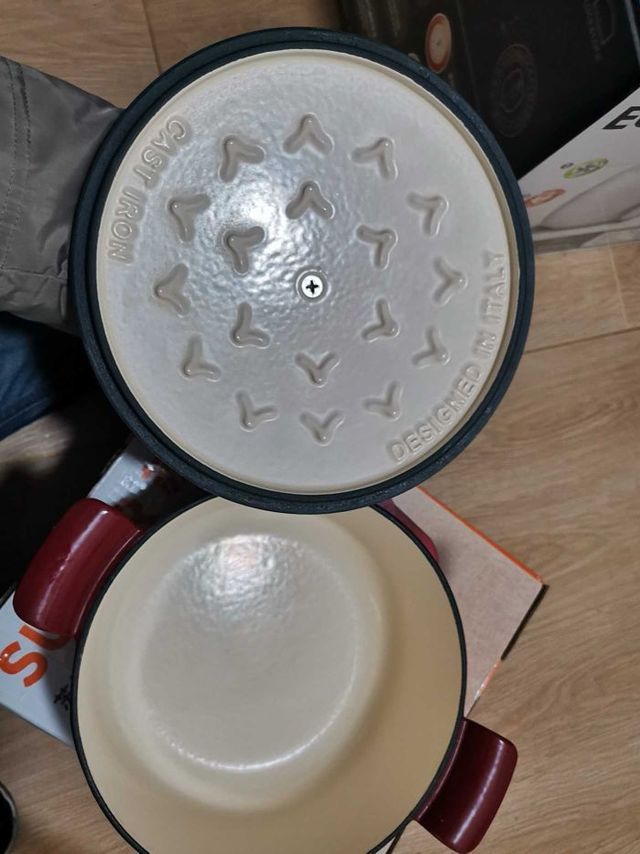 2年前公司送的，优点：颜色艳丽，很有质感