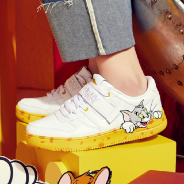 xtep 特步 猫和老鼠联名款 980118316606 女子板鞋