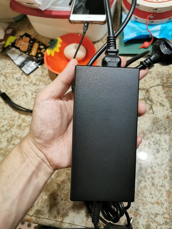 老实说这个电脑我买的很纠结，之前用的华为