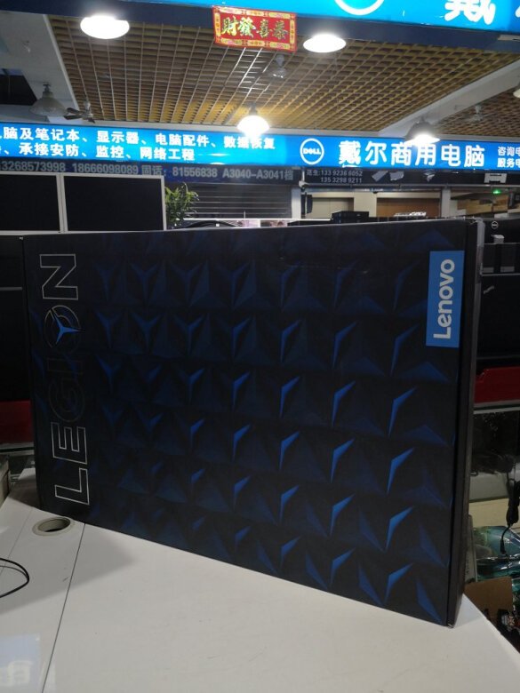 很霸气的一款游戏本,本来想入手工作站的,