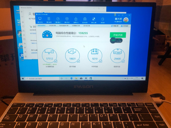 外壳没有任何logo,屏幕目前没有发现问