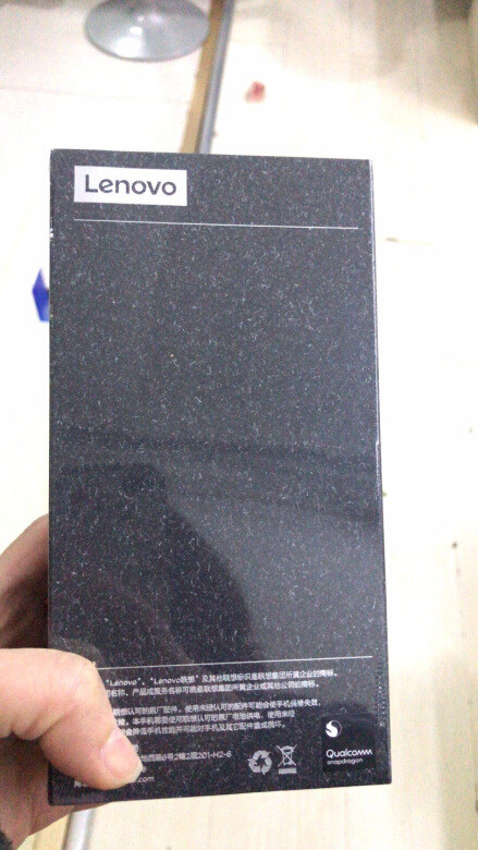 手机外观大气手感舒适，拍照效果一级棒，运