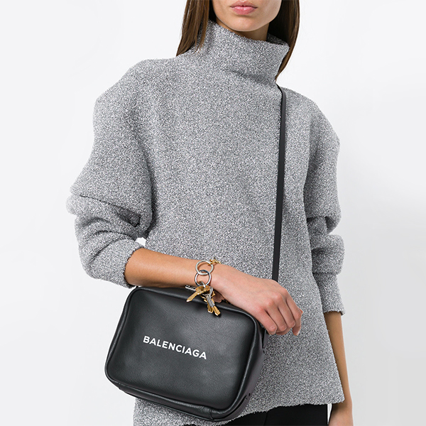 BALENCIAGA 巴黎世家 Everyday 女士斜挎相机包 亮粉色