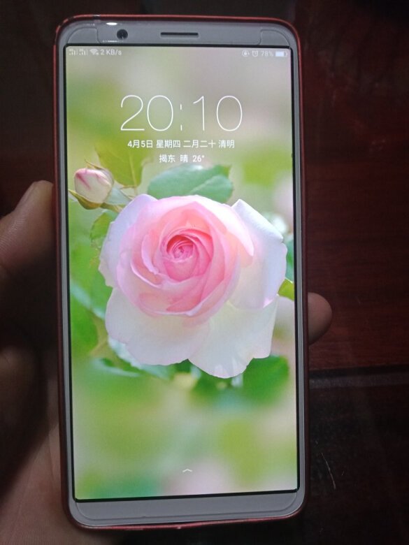 
拍照很清晰，拿在手里也不是很大，玩游戏