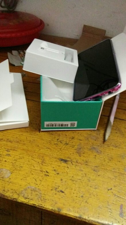 外形外观：漂亮屏幕音效：正品拍照效果