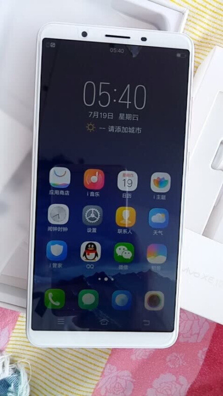 手机拍照清楚机身很轻便喜欢