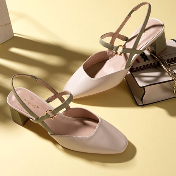 奥康106711070a 小方头粗跟凉鞋