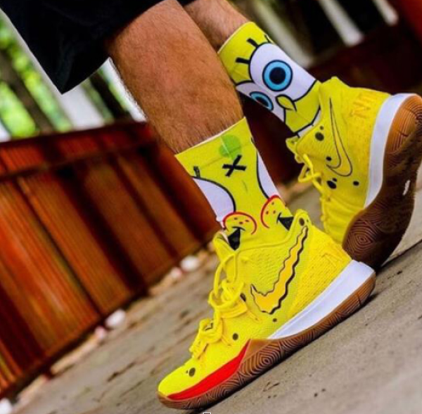 nike耐克nikekyrie5儿童休闲运动鞋海绵宝宝黄385