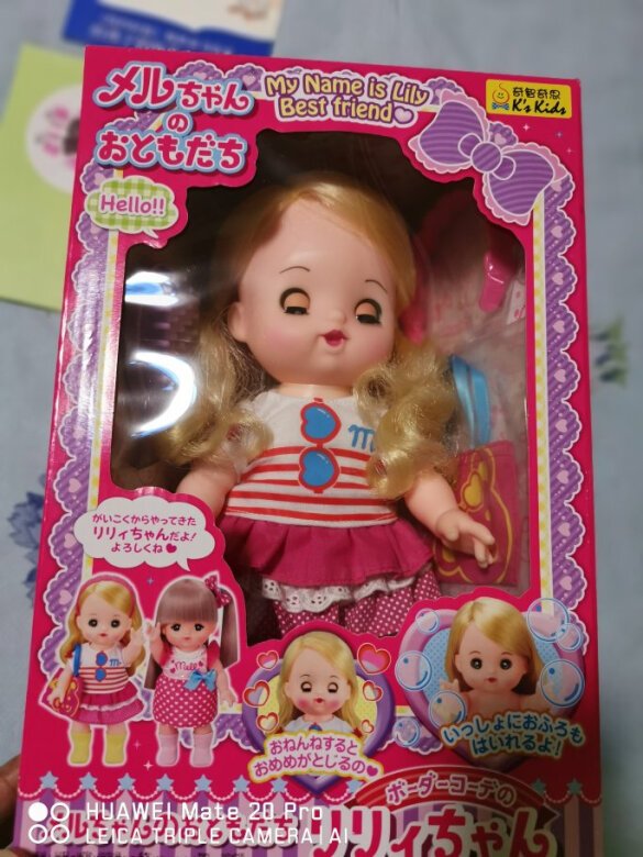 很可爱的一款娃娃，女儿第一次在玩具店里看