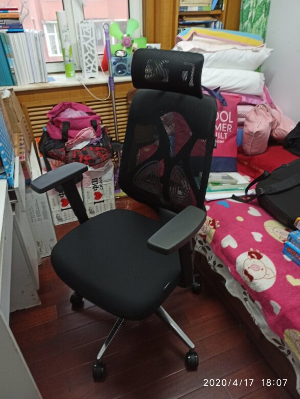 组装挺简单的，坐着也很舒服